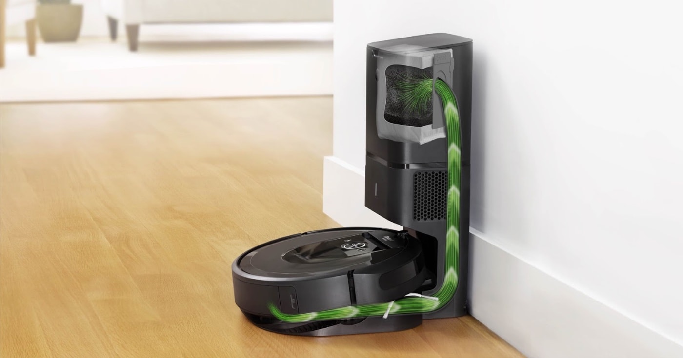 robotic vacuum cleaner with Clean-base help reduce allergy from dust