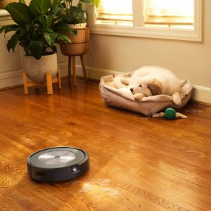 Roomba j7 and dog