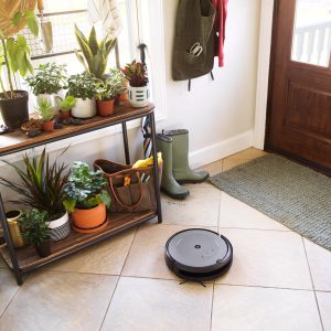 Roomba i2 cleaning high traffic area